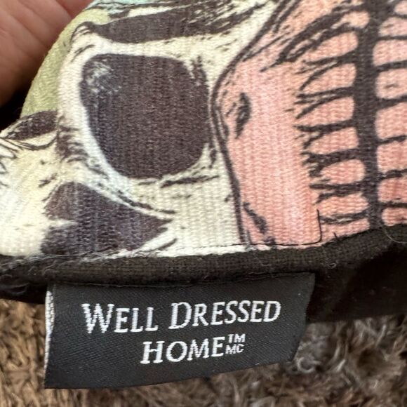 🖤 Spooky-Chic Skull Pillow – Well Dressed Home IMC – Halloween Decor 🖤 NEW - Picture 4 of 4